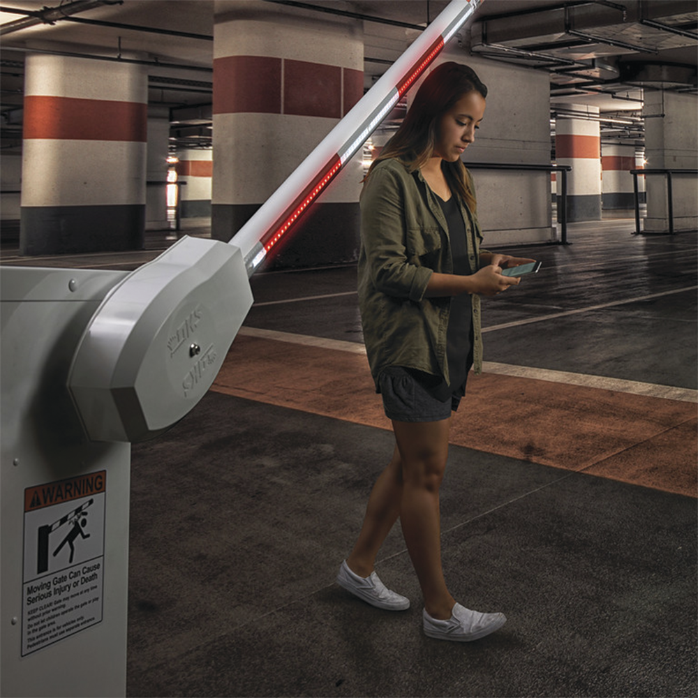 Brazo de Aluminio de 14ft (4.26m) / Iluminación LED Color BLANCO incluida/ Montaje y Arnés de Conexión no incluidos