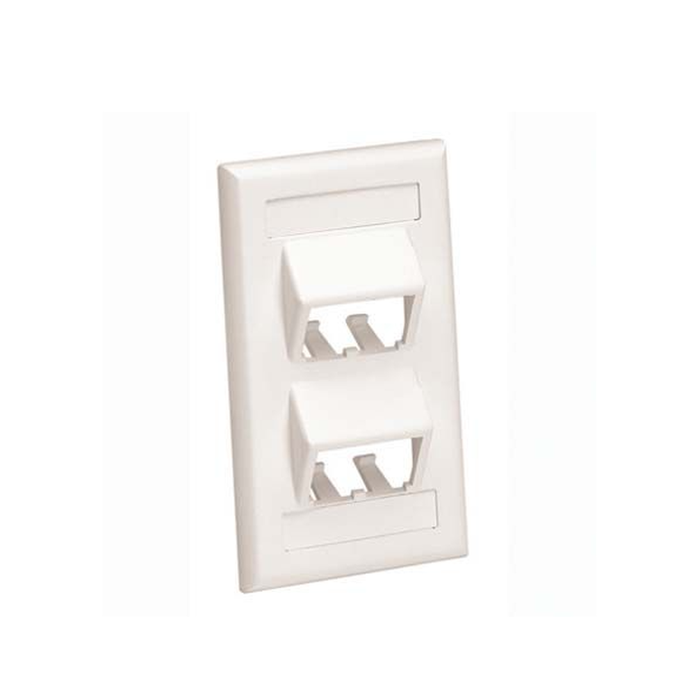 Placa de Pared Vertical Cl?sica, Salida Para 4 Puertos Mini-Com Inclinados, Con Espacios Para Etiquetas, Color Blanco Mate