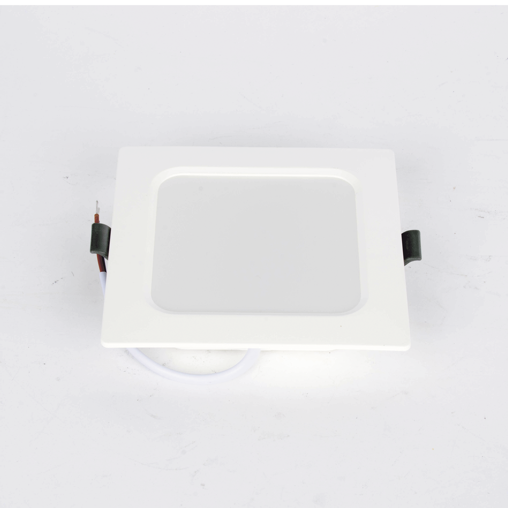 Spot Cuadrado Empotrable / 12 x 12 cm / Luz Fría / 110 V / 6 W / 420 lúmenes / 25000 hrs / Ángulo de apertura 120° / IP20 - Image 2