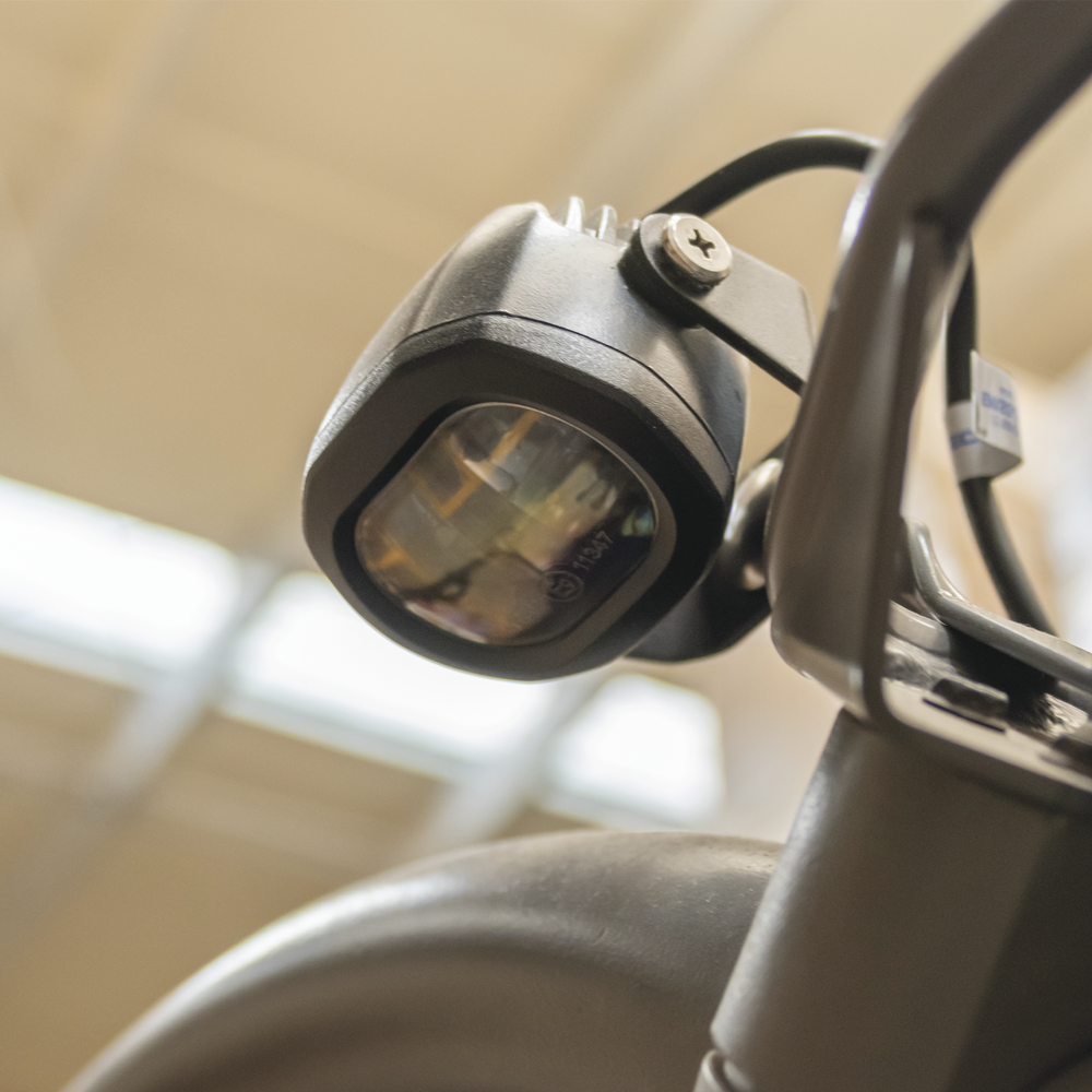 Luz LED de línea roja para limitación de zonas de trabajo en montacargas y vehiculos - Image 2