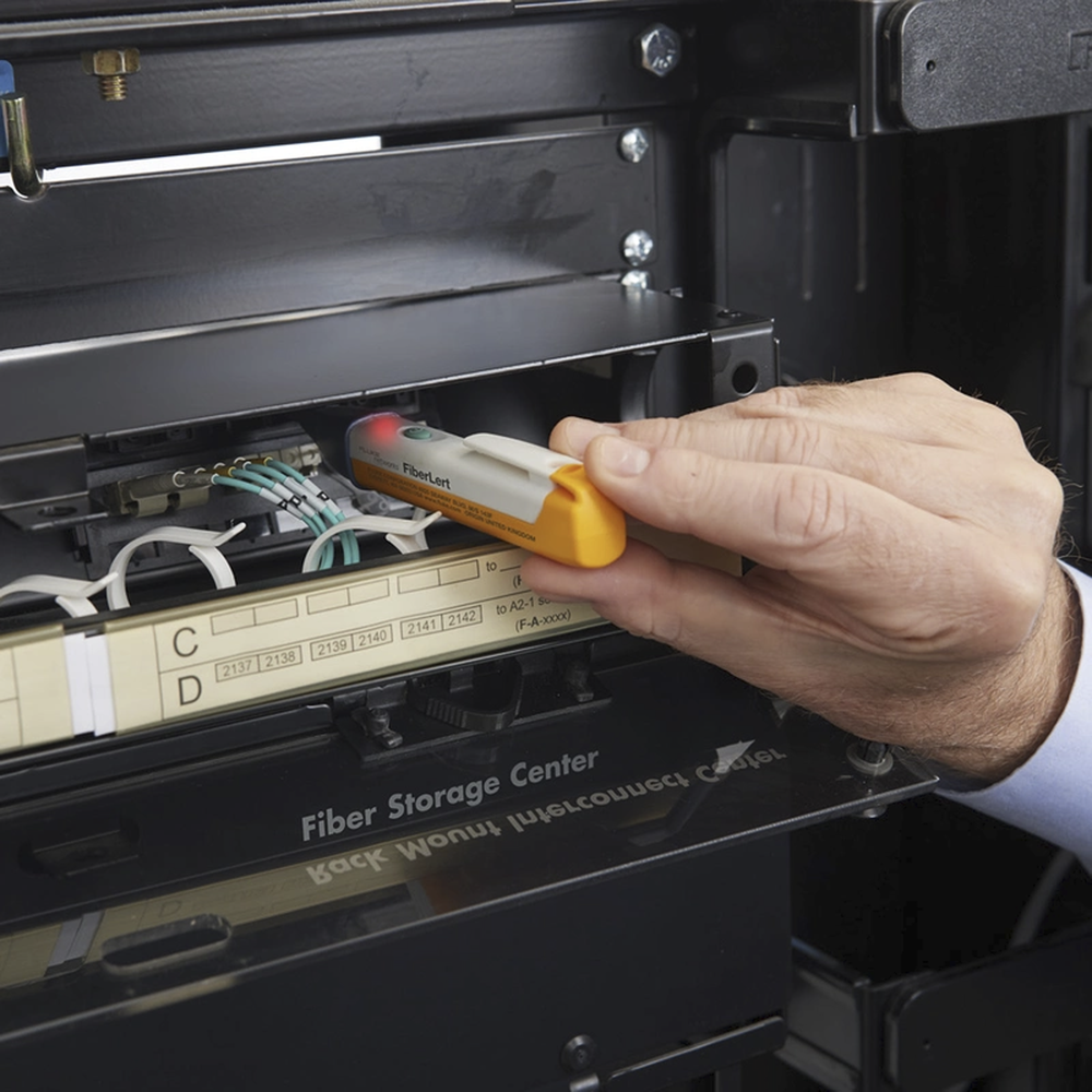 Detector de Fibra Activa y Potencia ?ptica FiberLert, Para Fibras Monomodo y Multimodo en Lambdas de 850 a 1625 nm, Detecci?n sin Contacto, Compatibles con Conectores UPC y APC - Image 3