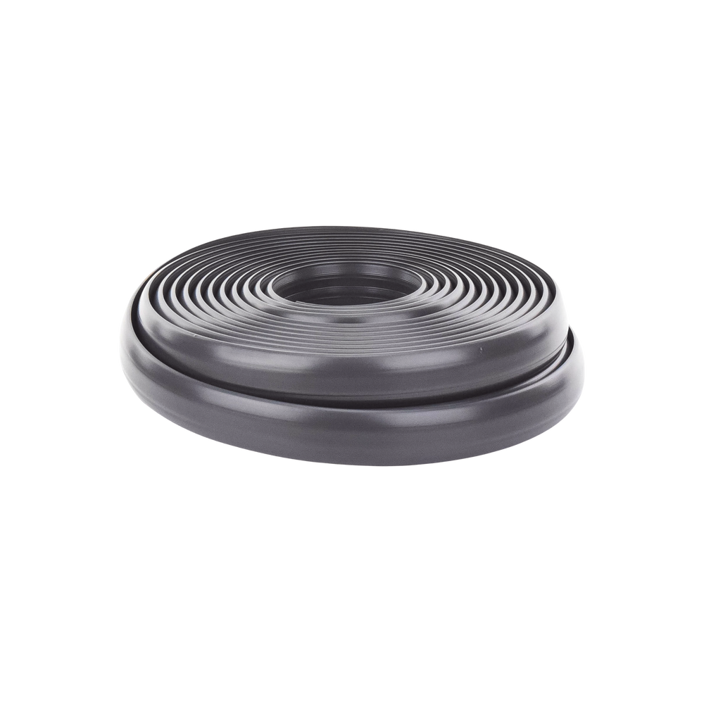 Canaleta flexible negra de PVC auto extinguible, para instalaciones eléctricas en piso ó zóclo (Rollo de 25mts.) (9300-05040)