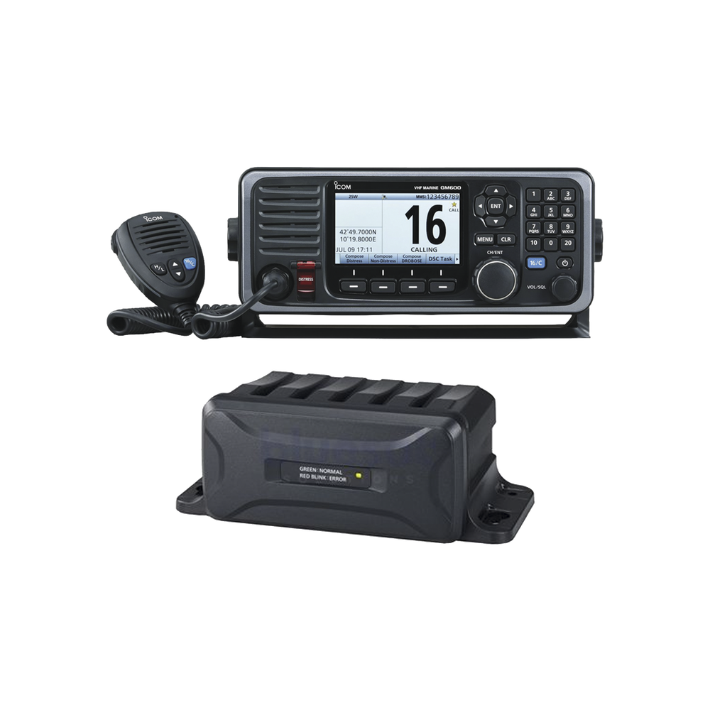 Radio Móvil Marino en banda de VHF, Rx: 156.025-162.000, Tx: 156.025-161.600 MHz, cumple con GMDSS bajo el requerimiento de SOLAS, pantalla de 4.3 pulgadas. Incluye micrófono, kit de montaje y convertidor de 12VD
