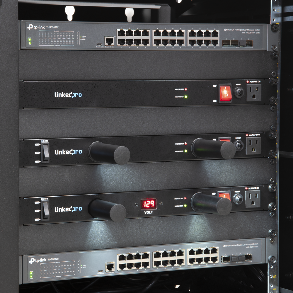 PDU para Distribución de Energía, Montaje en Rack, 11 salidas, Instalación Horizontal, de 19in, 1U, 15 Amp, 120 Vca, Con Indicador Led - Image 4