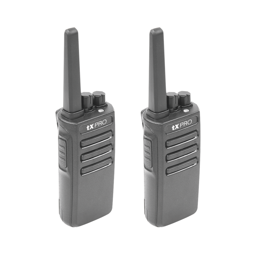 Par de radios TX500 VHF 136-174 MHz con 5 watts de potencia, 16 Canales Preconfigurados.