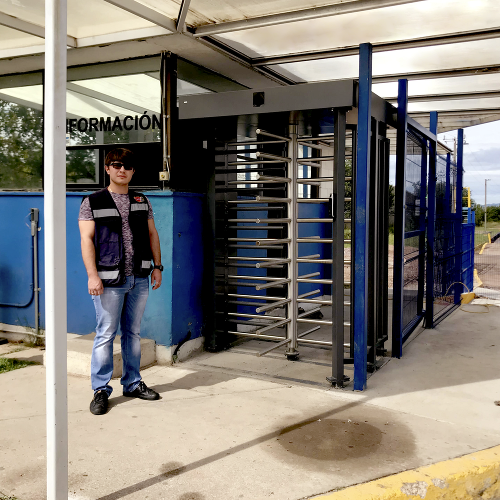 Torniquete Sencillo / Cuerpo Completo / Interior/Exterior / 100% Acero con Pintura Gris / EJE CENTRAL de Acero Inoxidable /Acabado de Lujo / Alto Tráfico - Image 7