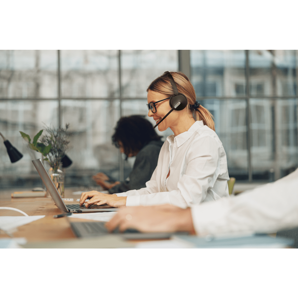 Diadema Inalámbrica WH64 Hybrid Mono de Yealink con Certificación Teams y Busylight Integrado - Image 4