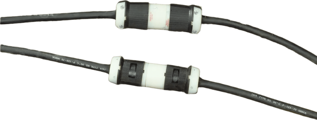 Conector Industrial con Bloqueo de Media Vuelta / 30 A 480 V CA Trifásico / 3 Polos 4 Hilos con Tierra / L16-30R / Terminales de Tornillo / Cuerpo de Nylon / Resistente a Impactos y Químicos - Image 4