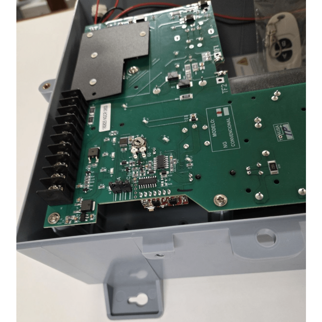 Energizador 12,000Volts-1.2JOULES/ 3500Mts Lineales de Protección / Control Remoto Incluido / Cercas Electrificadas - Image 3