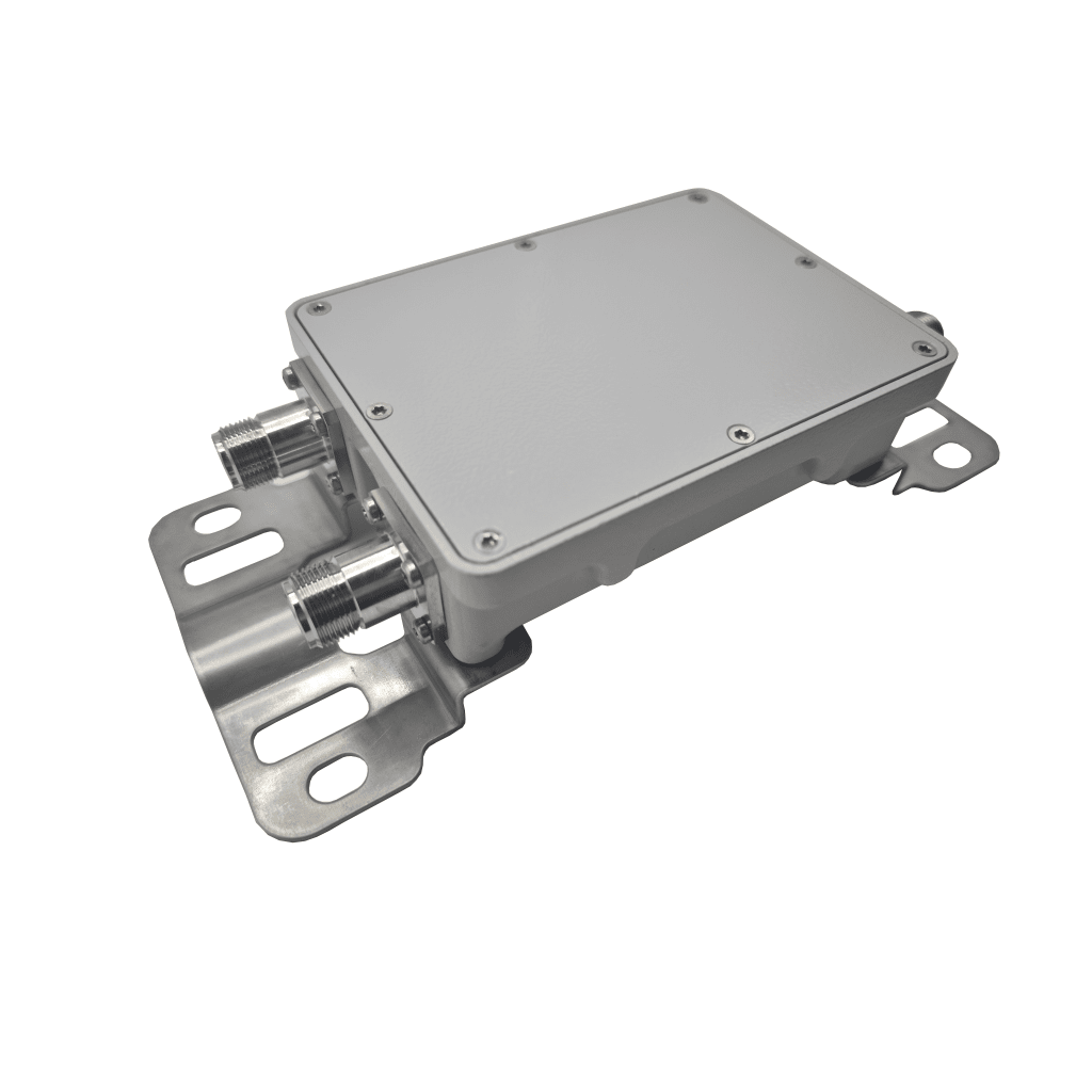 Combinador de Bandas de Dos Vías EP-COMB-2B / Rango de Frecuencia 698-960 MHz y 1710-2700 MHz / Bajo PIM / Alta Rechazo Fuera de Banda / Potencia Continua 300 W / Pico 800 W / Conectores N Hembra / IP40