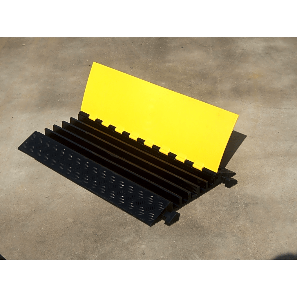 Protector de Cable de 5 Canales / Base de Goma y Tapa de Plástico / Capacidad 4.6 Toneladas / Canal 38x35MM / Longitud 90 cm / Amarillo y Negro